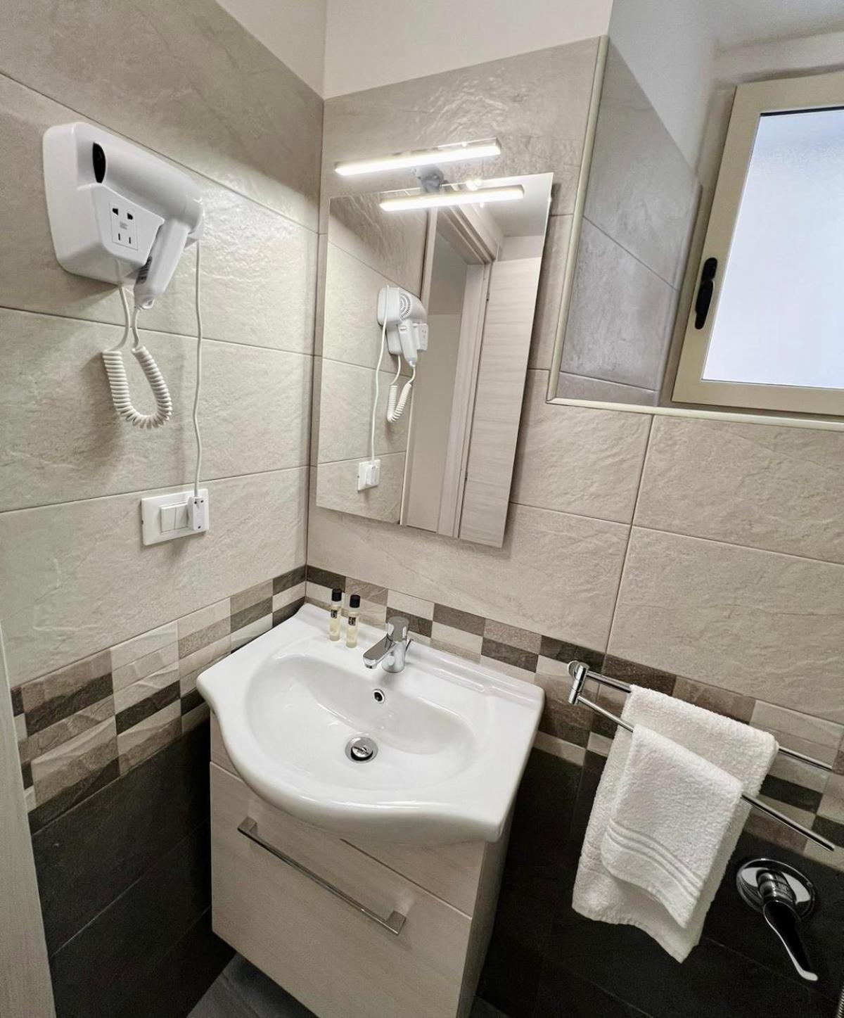 פיצו Costa Degli Dei Rooms מראה חיצוני תמונה